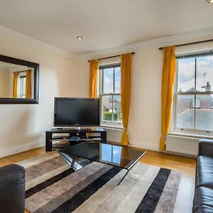  Guest house Spacious, 3 Bed House For 6 In Central United Kingdom